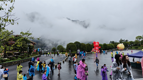 月滿華誕潮遊恩施 湖北恩施大峽谷雲霧美景引客來_fororder_圖片1